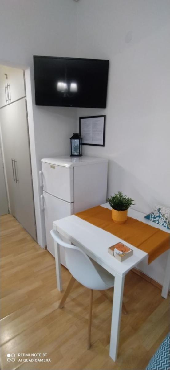 Elegant Central Studio Free wifi and netflix photo 3