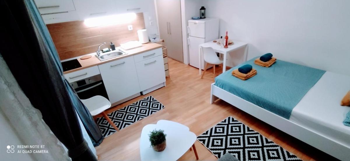 Elegant Central Studio Free wifi and netflix photo 4