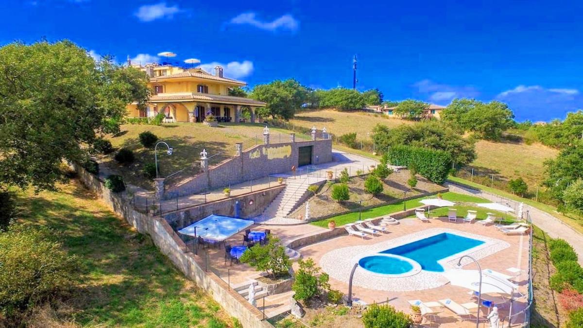 Lake View Luxury Villa and Pool photo 2