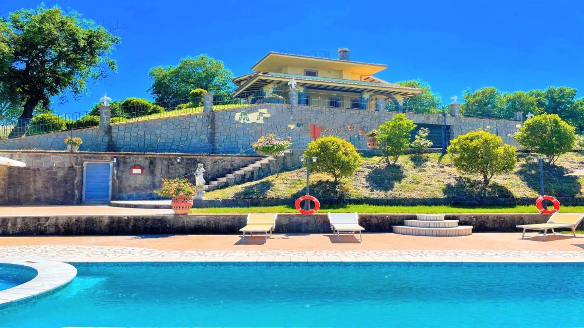 Amazing lake view - Villa with pool and jacuzzi view 5