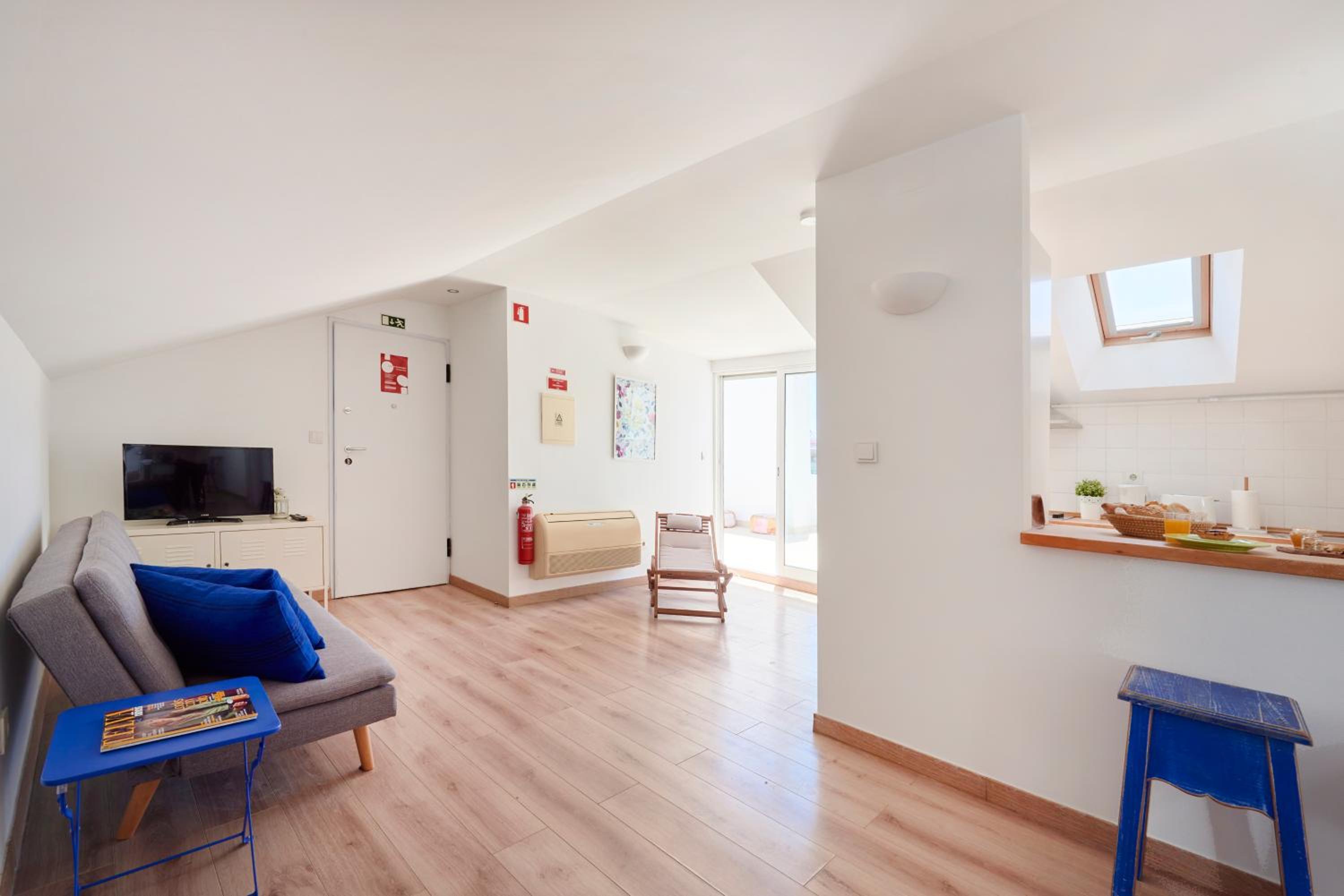 Sunny Apartment with Terrace.River view! view 2