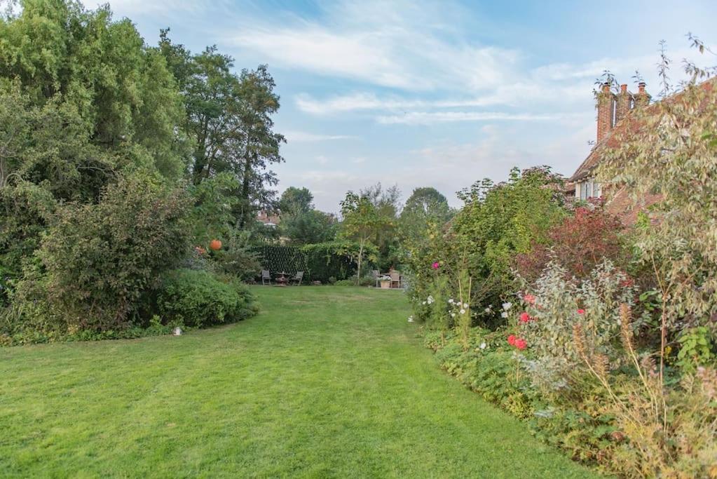 Moat Farm House view 2