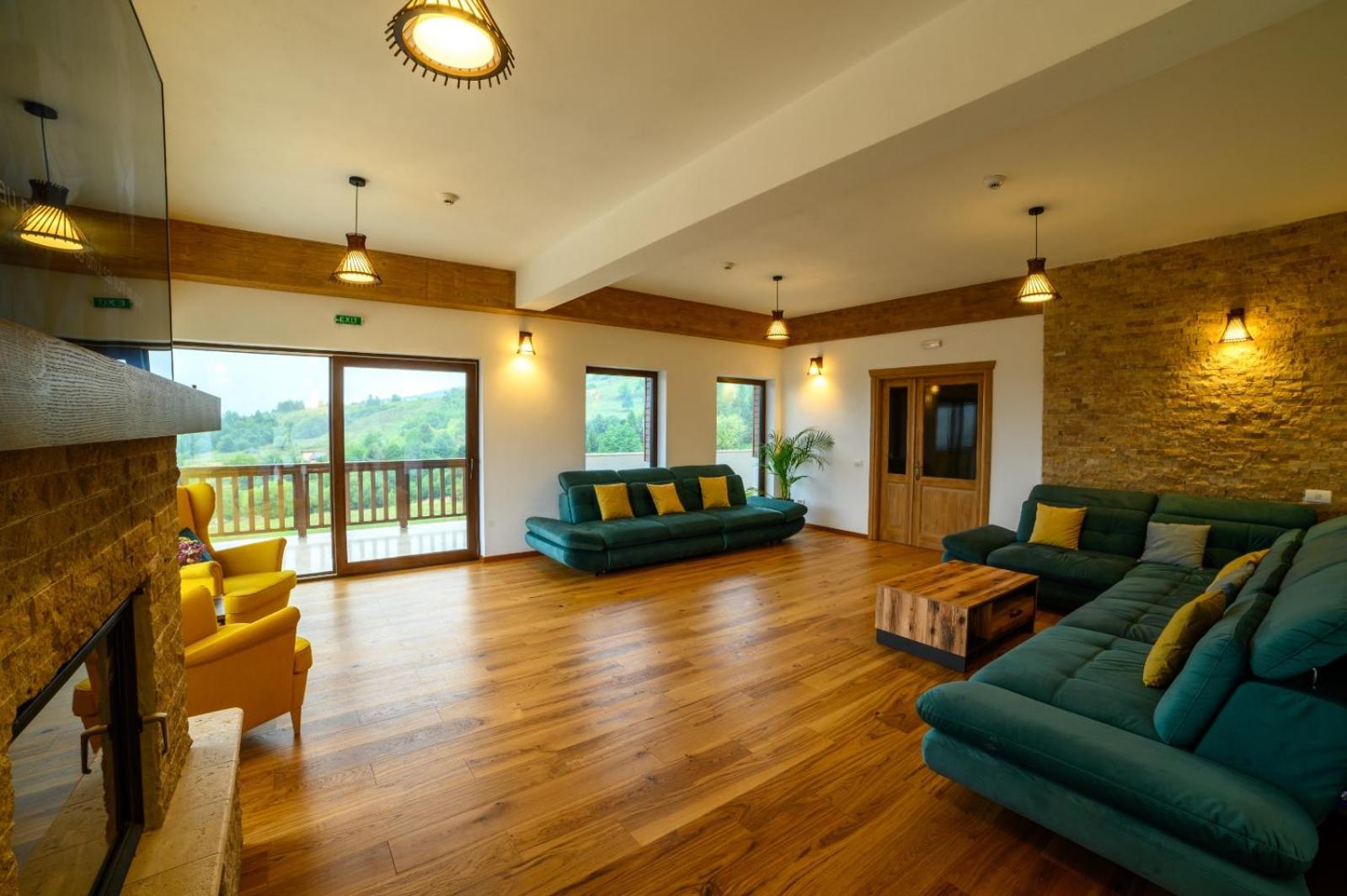 Chalet First Hill