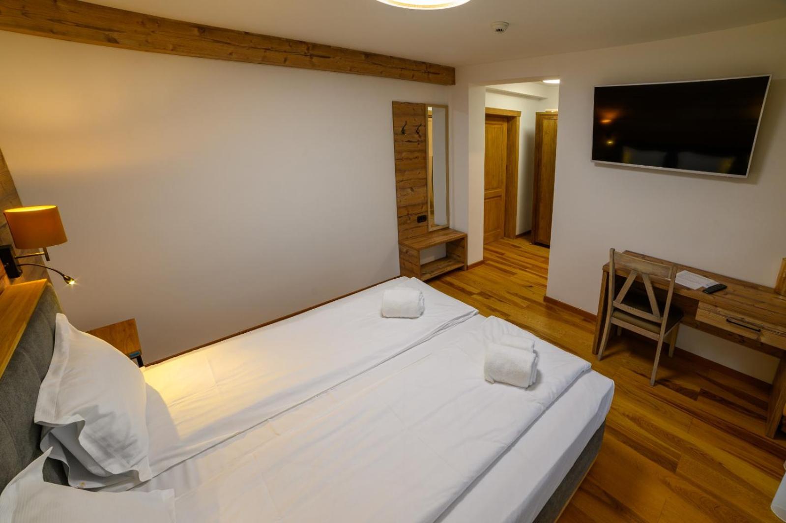 Chalet First Hill