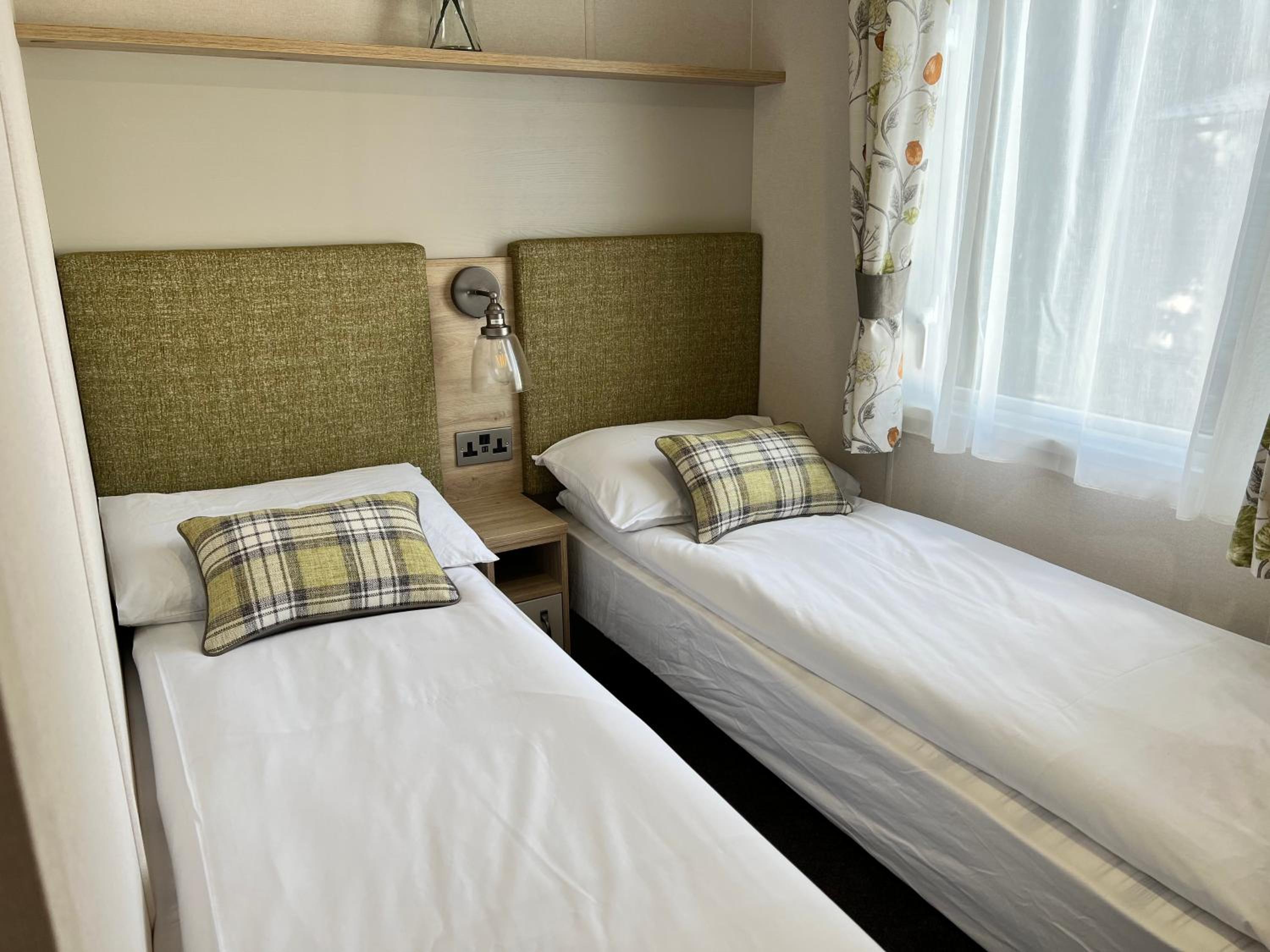 3 Bedroom Caravan MC34, Lower Hyde, Shanklin, Isle of Wight view 5