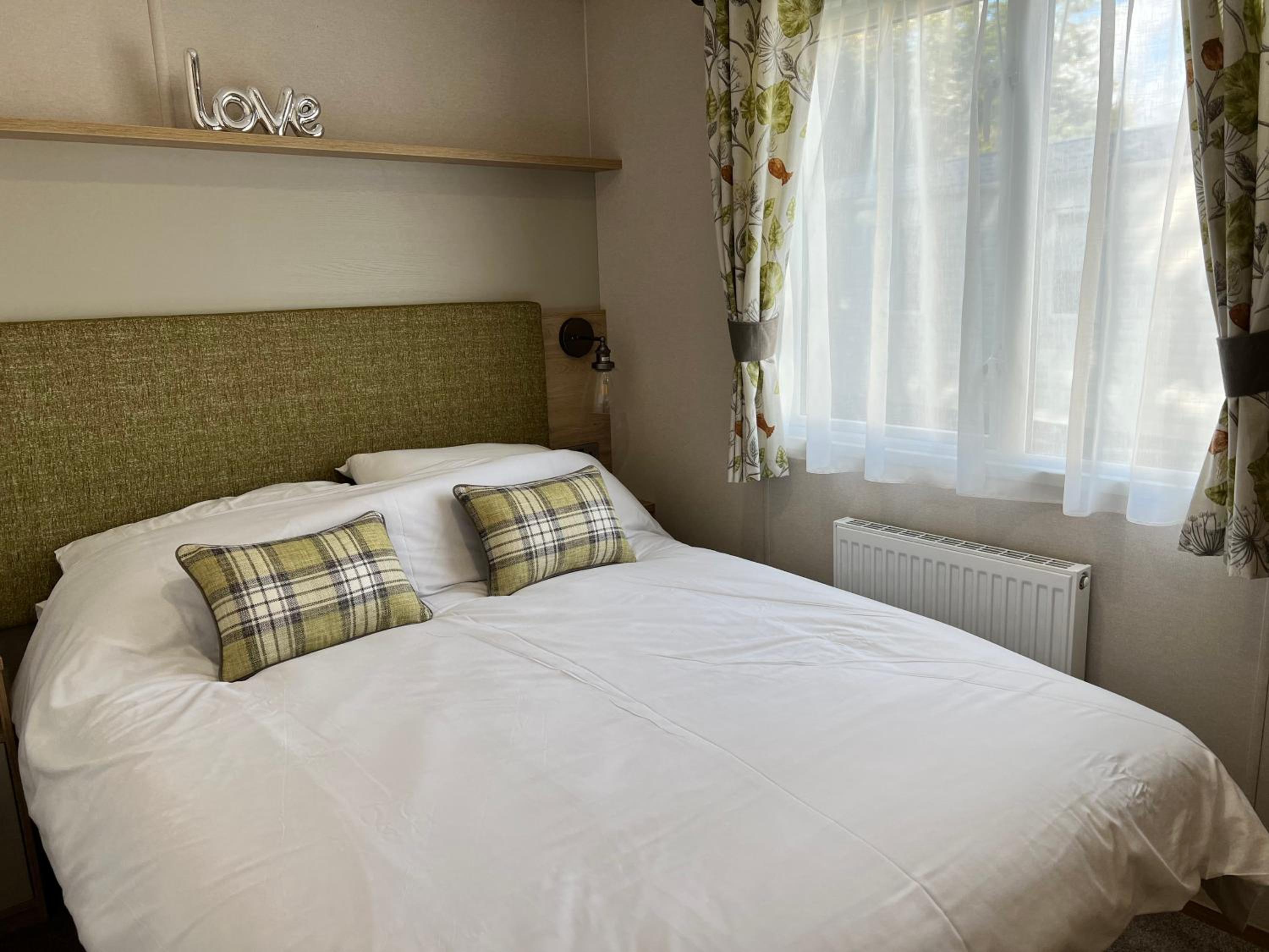 3 Bedroom Caravan MC34, Lower Hyde, Shanklin, Isle of Wight view 3