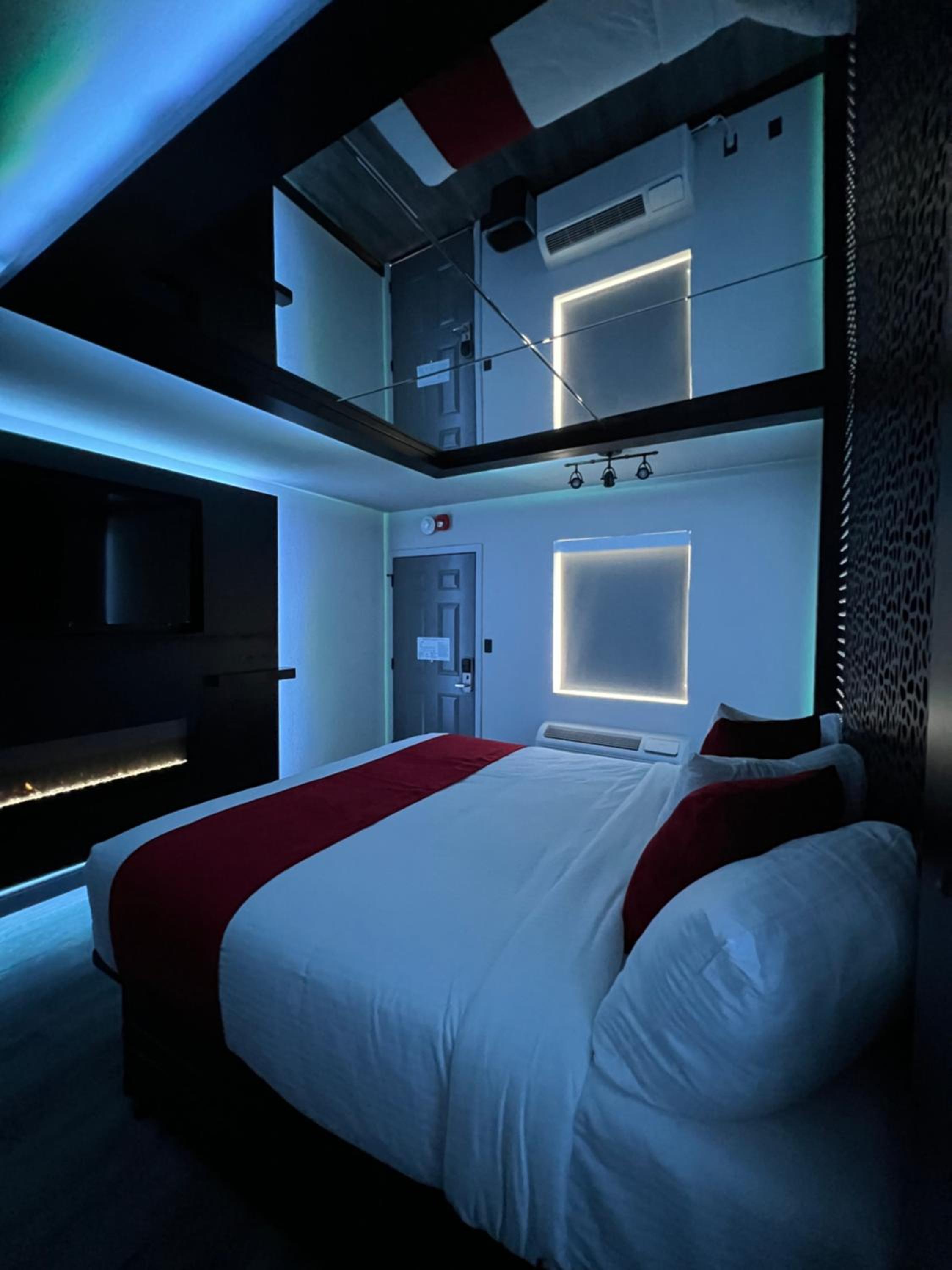 Imperial Suites, Adults Only
