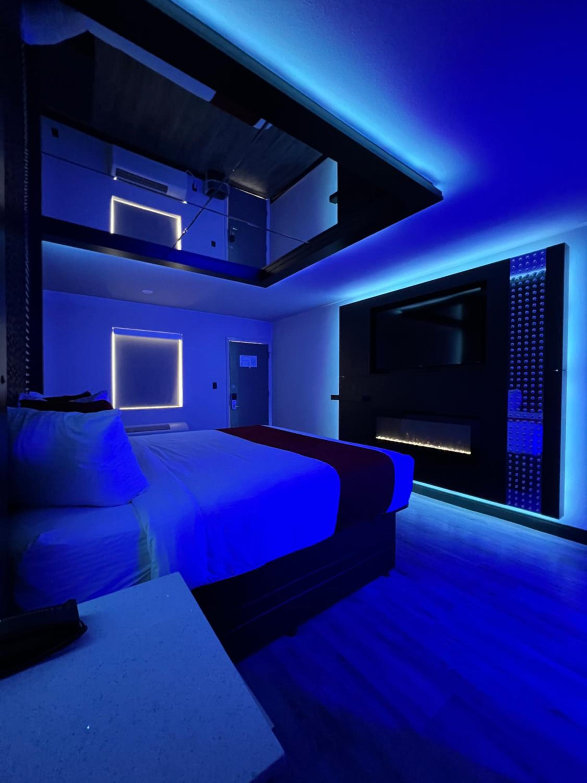 Imperial Suites, Adults Only