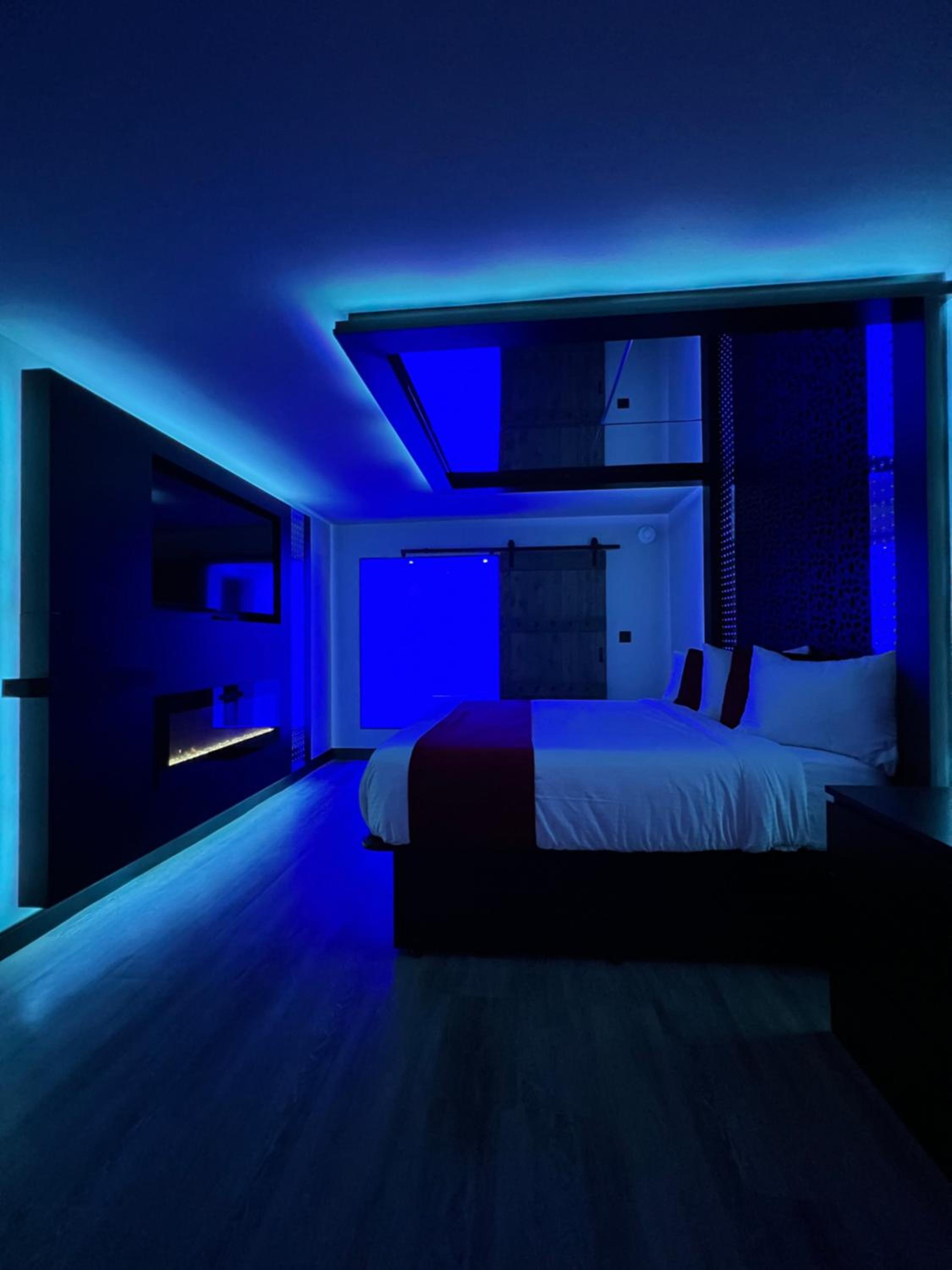 Imperial Suites, Adults Only