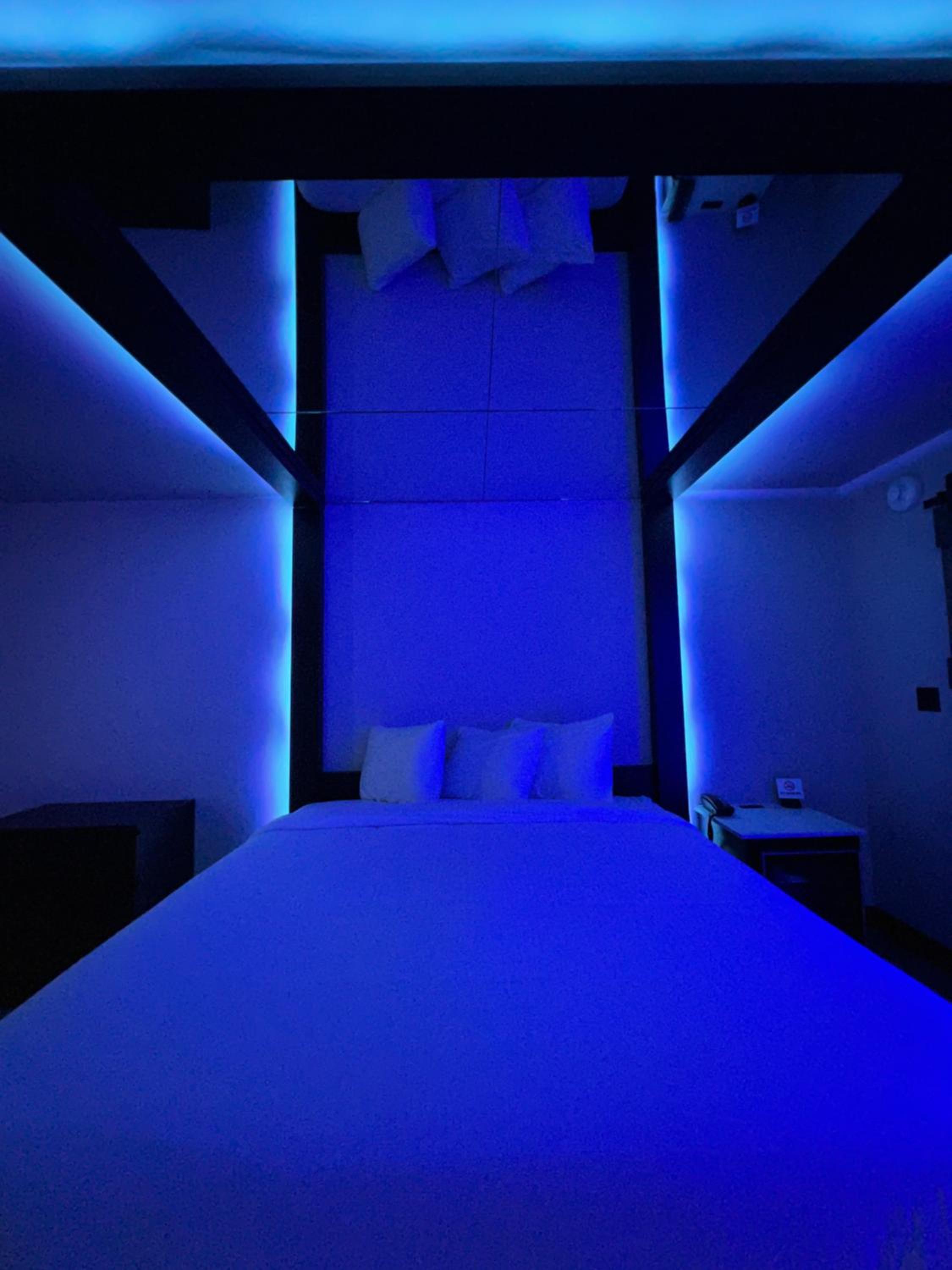 Imperial Suites, Adults Only