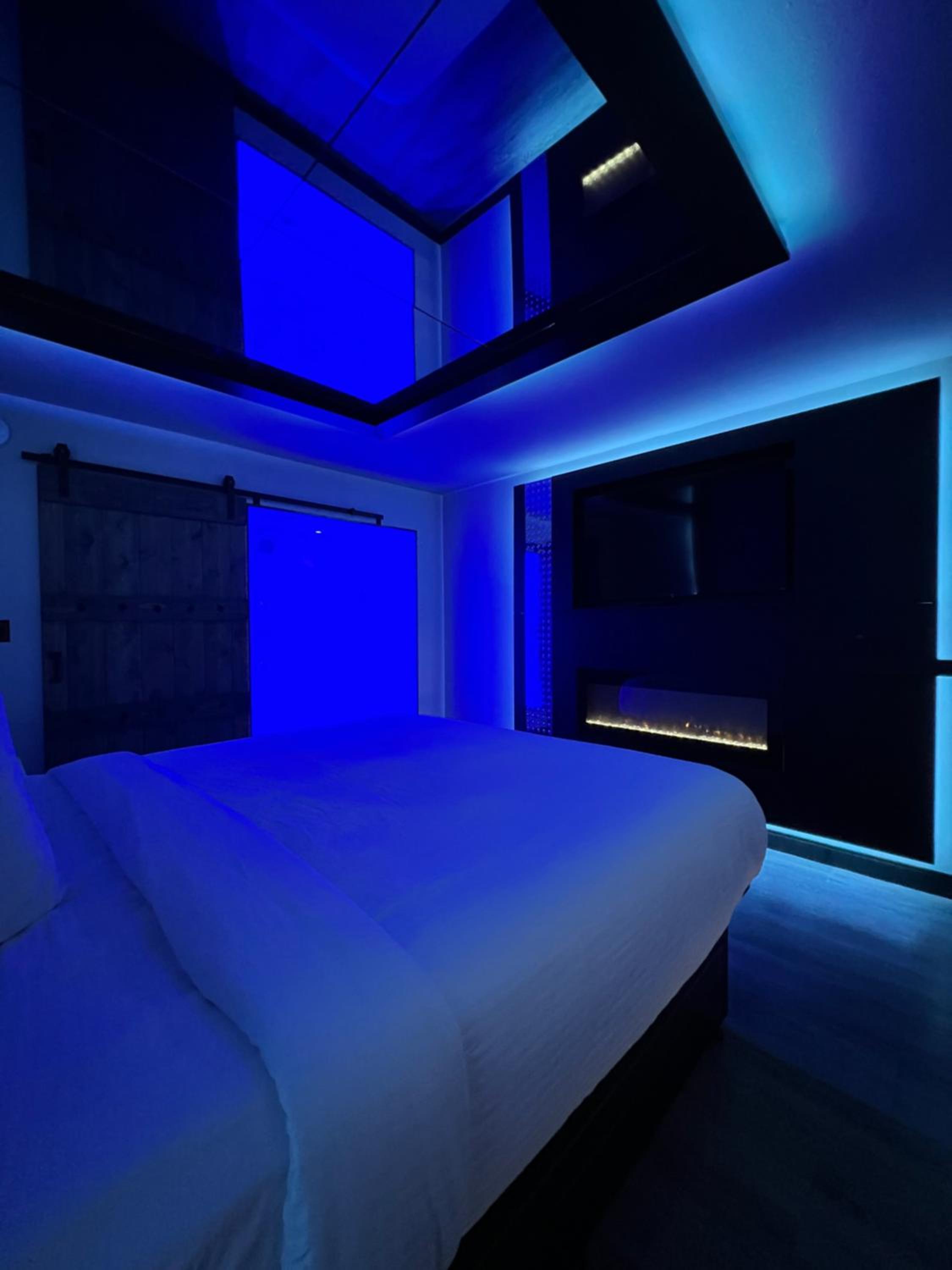 Imperial Suites, Adults Only