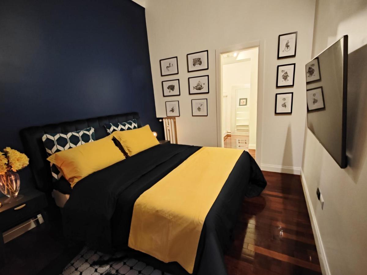 Designed Pop Apartment 2 Bedrooms, 2 Baths in Milan Center - WiFi, AC, steps from Subway M1 and M2, Central Station and Airport connected