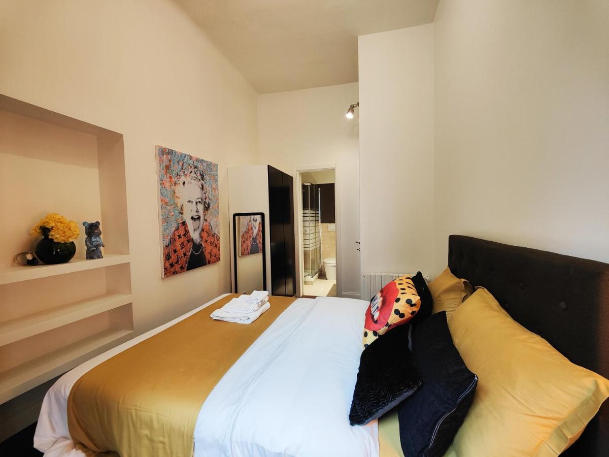 Designed Pop Apartment 2 Bedrooms, 2 Baths in Milan Center - WiFi, AC, steps from Subway M1 and M2, Central Station and Airport connected