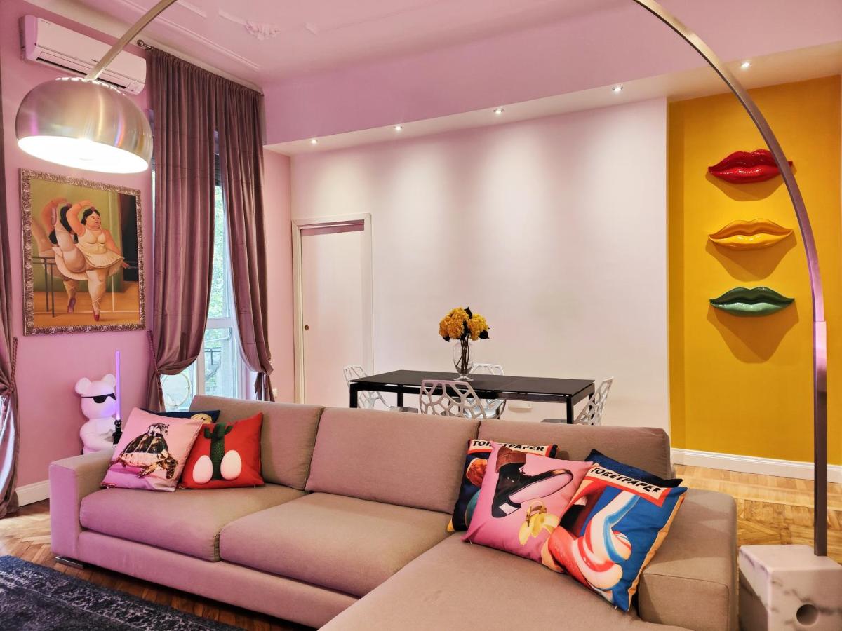 Designed Pop Apartment 2 Bedrooms, 2 Baths in Milan Center - WiFi, AC, steps from Subway M1 and M2, Central Station and Airport connected