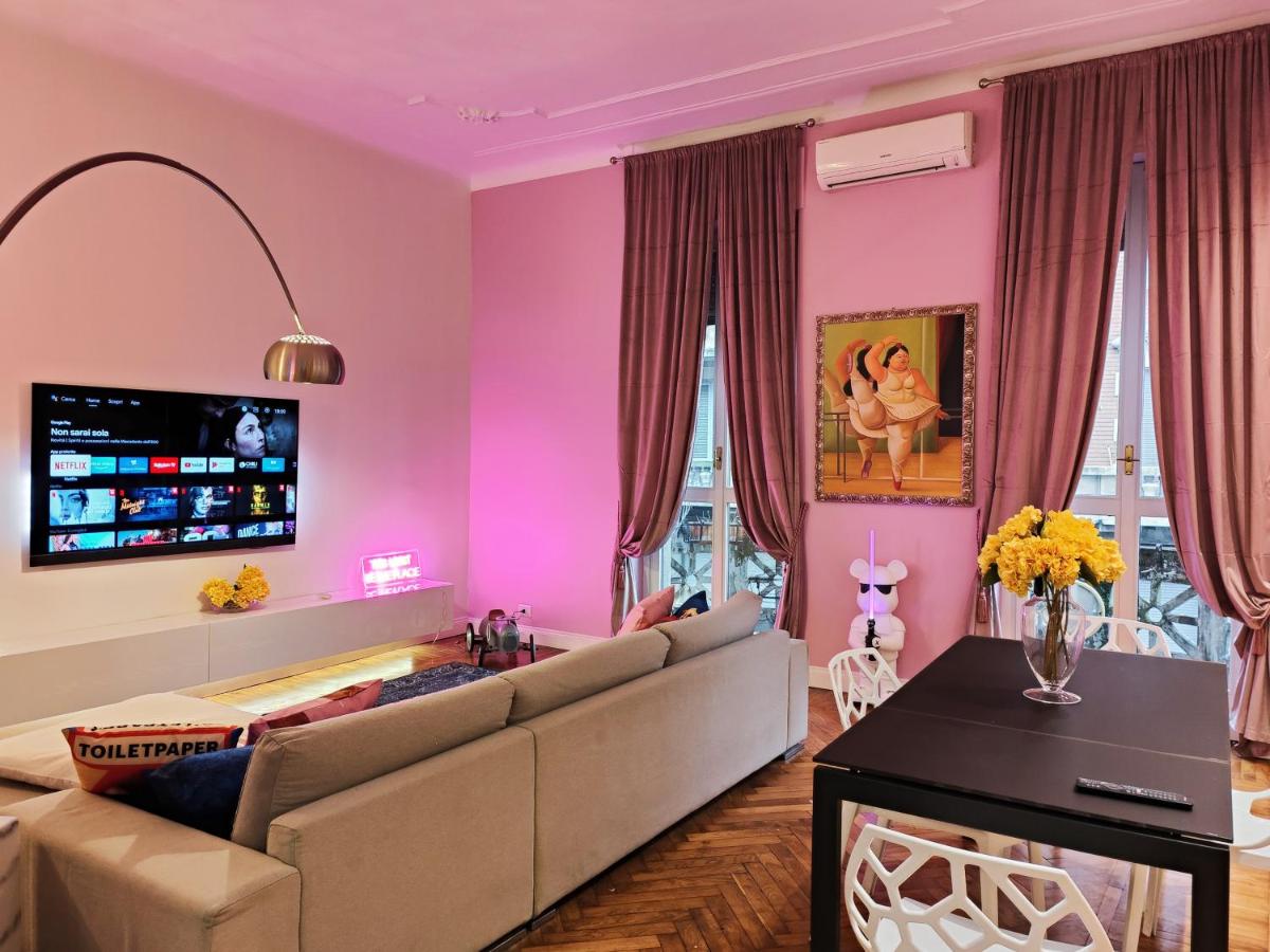 Designed Pop Apartment 2 Bedrooms, 2 Baths in Milan Center - WiFi, AC, steps from Subway M1 and M2, Central Station and Airport connected
