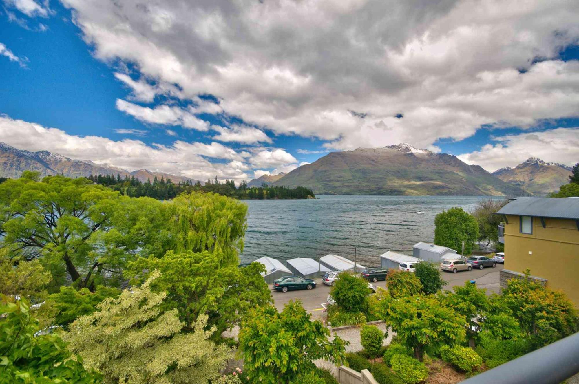 Tahuna Lakeside - 3 min walk to town view 4
