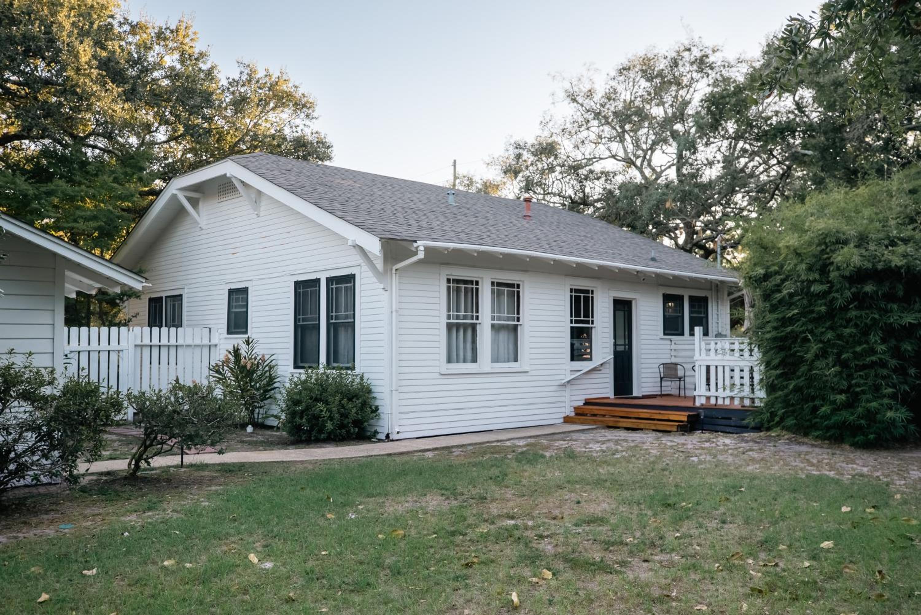 Hotel Gulf Coast Craftsman - Cozy, Charming & Central! - Image 1