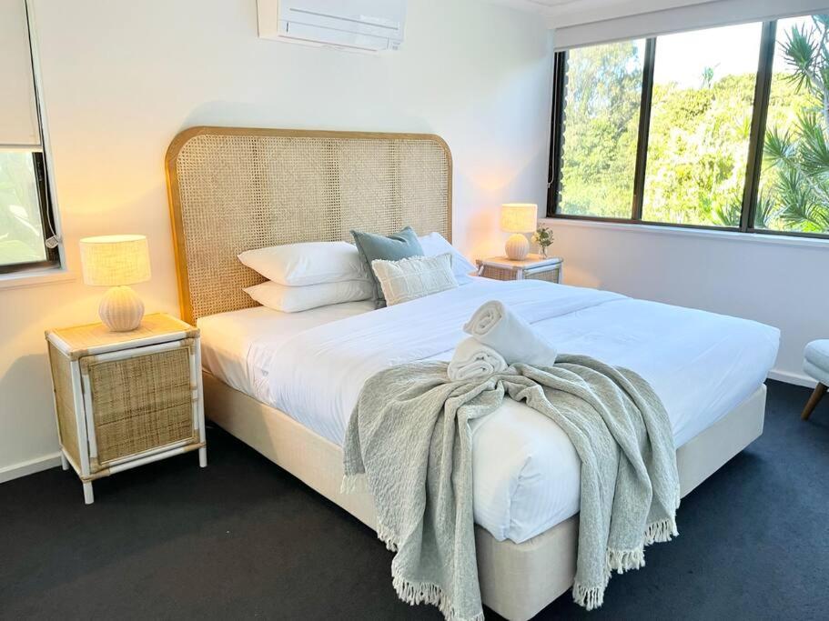 Surf Haven opposite Clarkes Beach pool walk to CBD