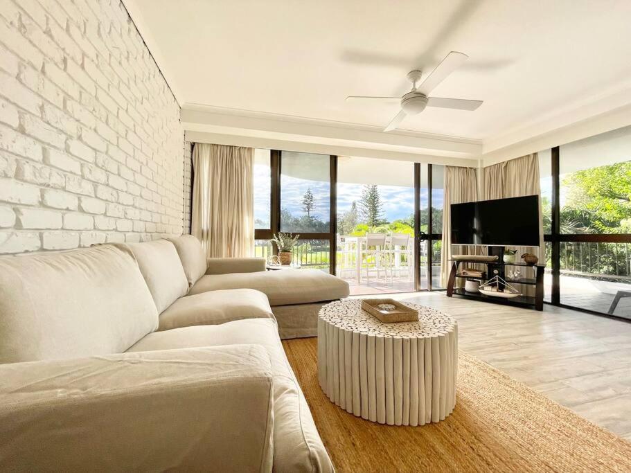 Surf Haven opposite Clarkes Beach pool walk to CBD