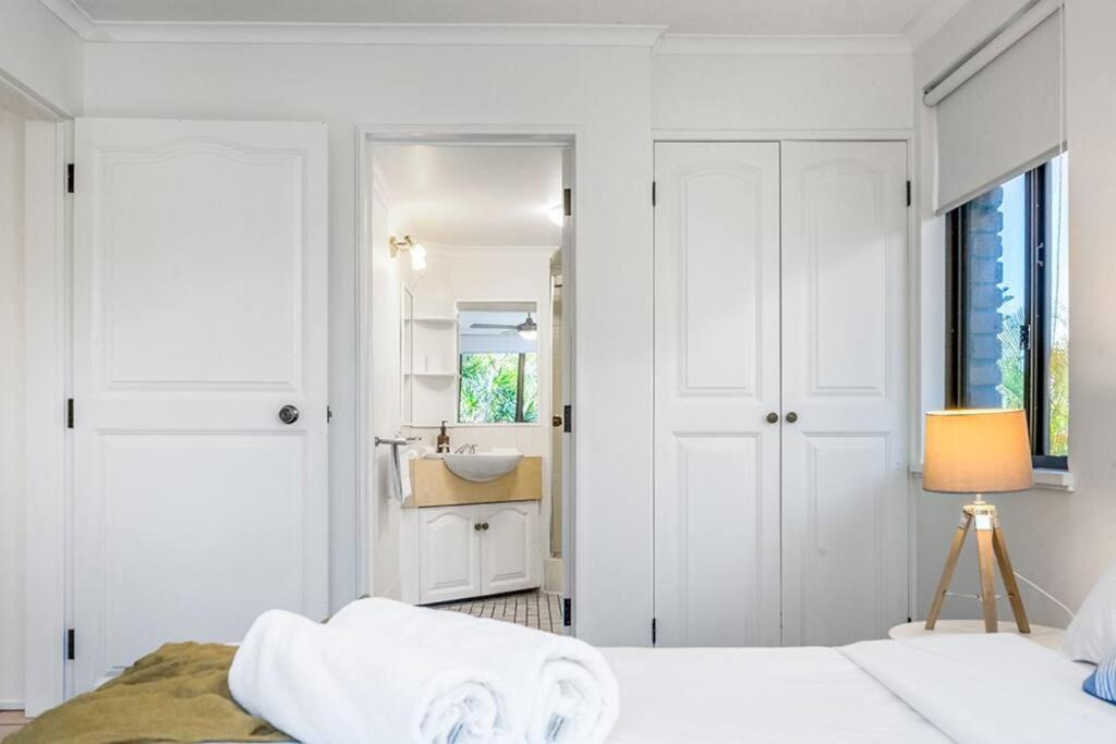 Surf Haven opposite Clarkes Beach pool walk to CBD