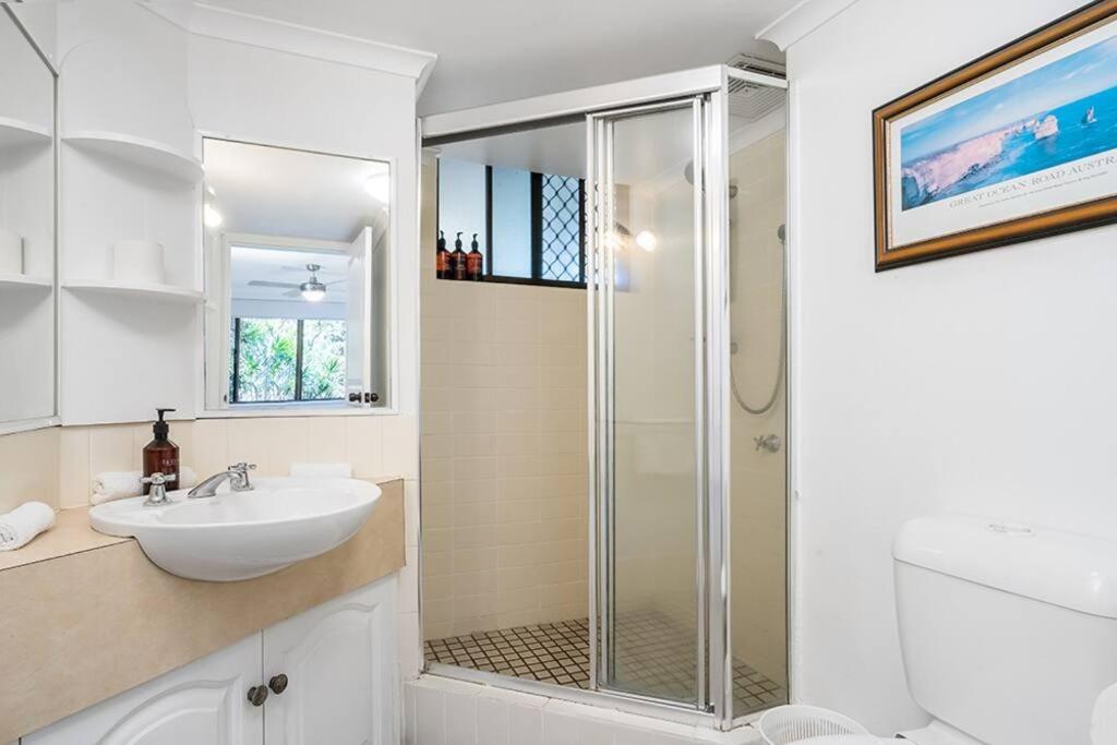 Surf Haven opposite Clarkes Beach pool walk to CBD
