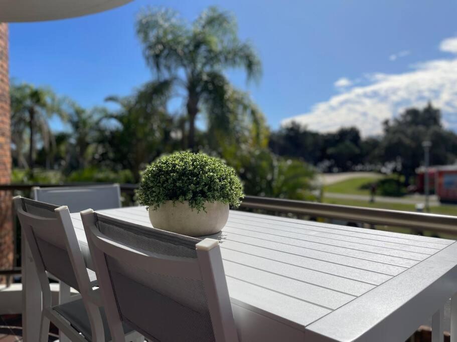 Surf Haven opposite Clarkes Beach pool walk to CBD