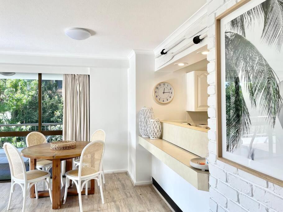 Surf Haven opposite Clarkes Beach pool walk to CBD