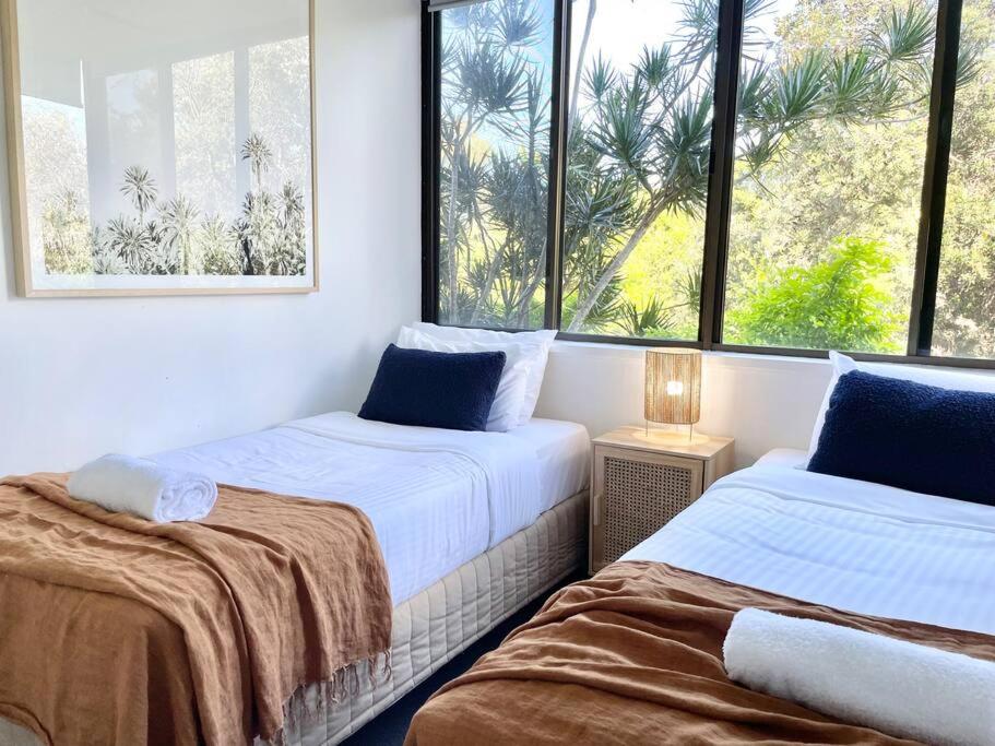 Surf Haven opposite Clarkes Beach pool walk to CBD