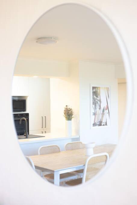 Surfrider - Beach front apartment with pool