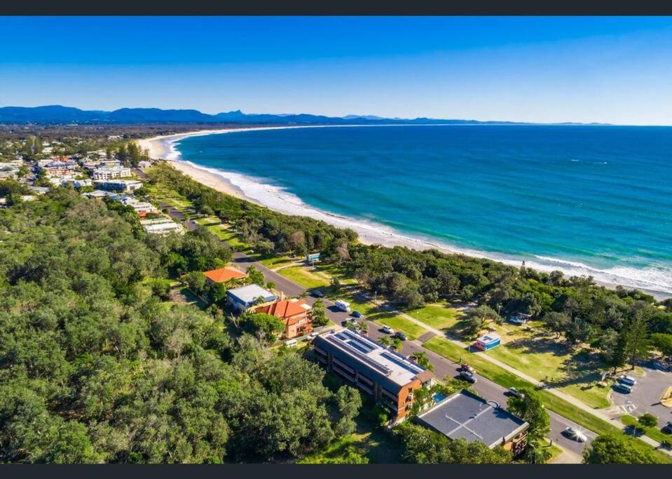 Surfrider - Beach front apartment with pool