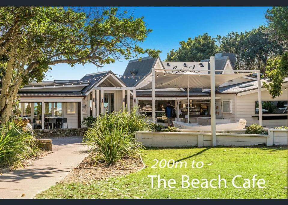 Surfrider - Beach front apartment with pool