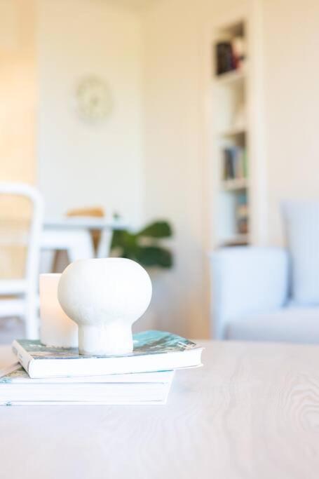 Surfrider - Beach front apartment with pool