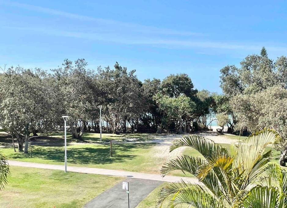 Surfrider - Beach front apartment with pool