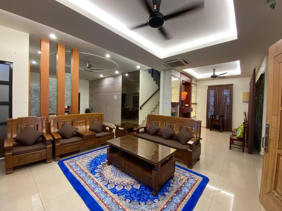 25PAX 5BR Villa Kids Swimming pool, TV, BBQ near SPICE Arena Penang 9800 SQFT photo 2