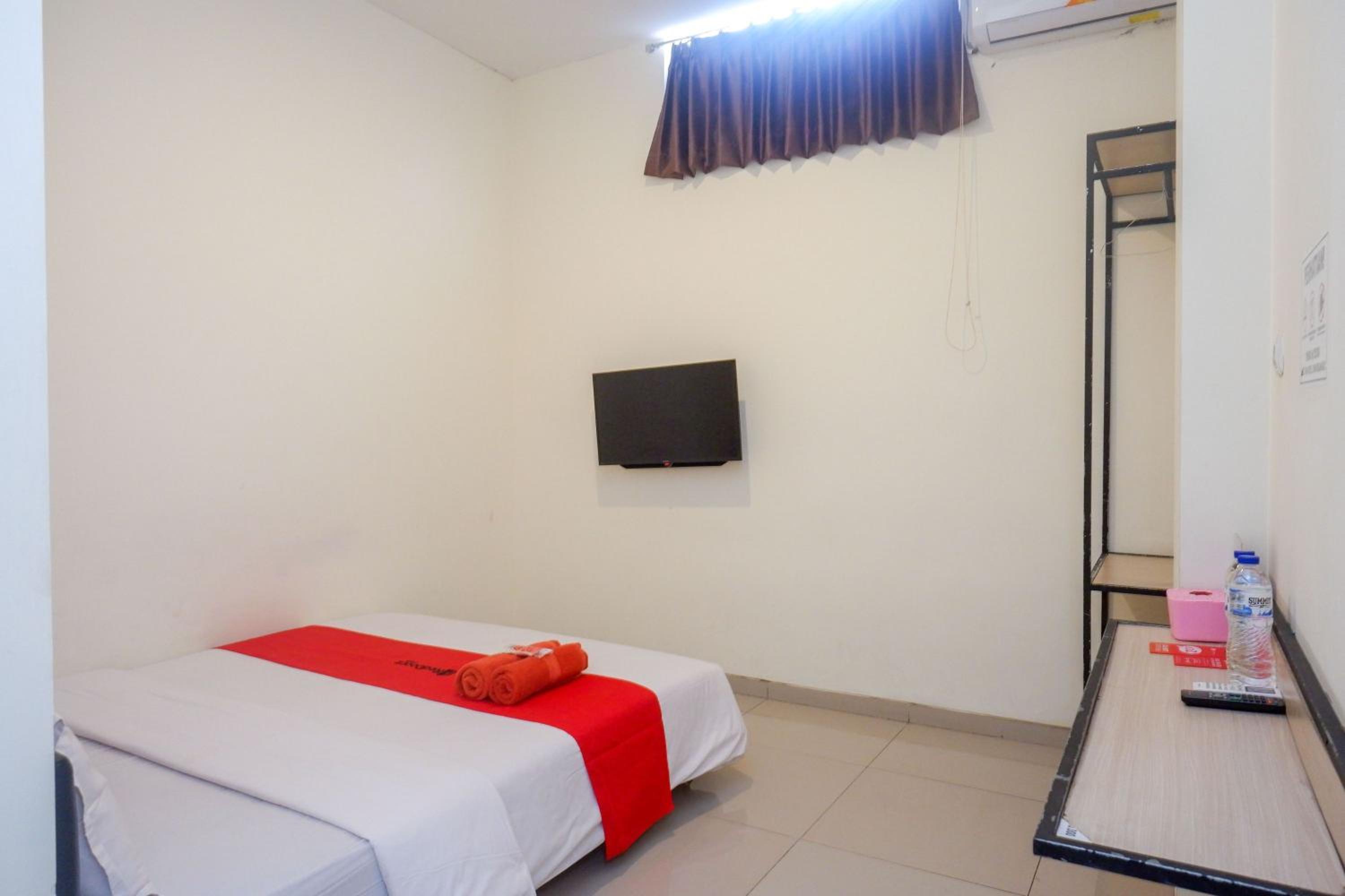 Sans Hotel Mataram Malioboro view 4