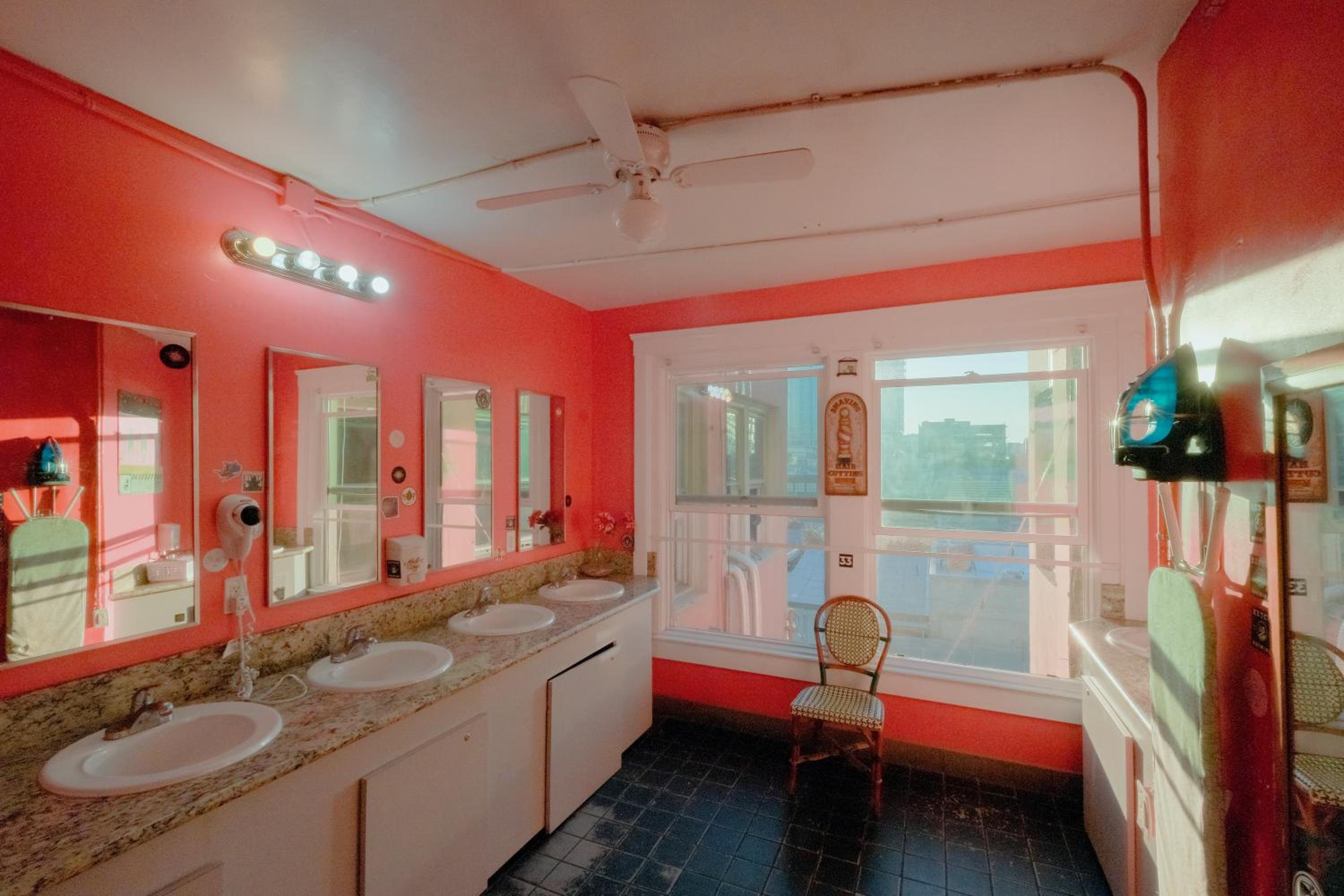 Lucky D's Youth and Traveler's Hostel