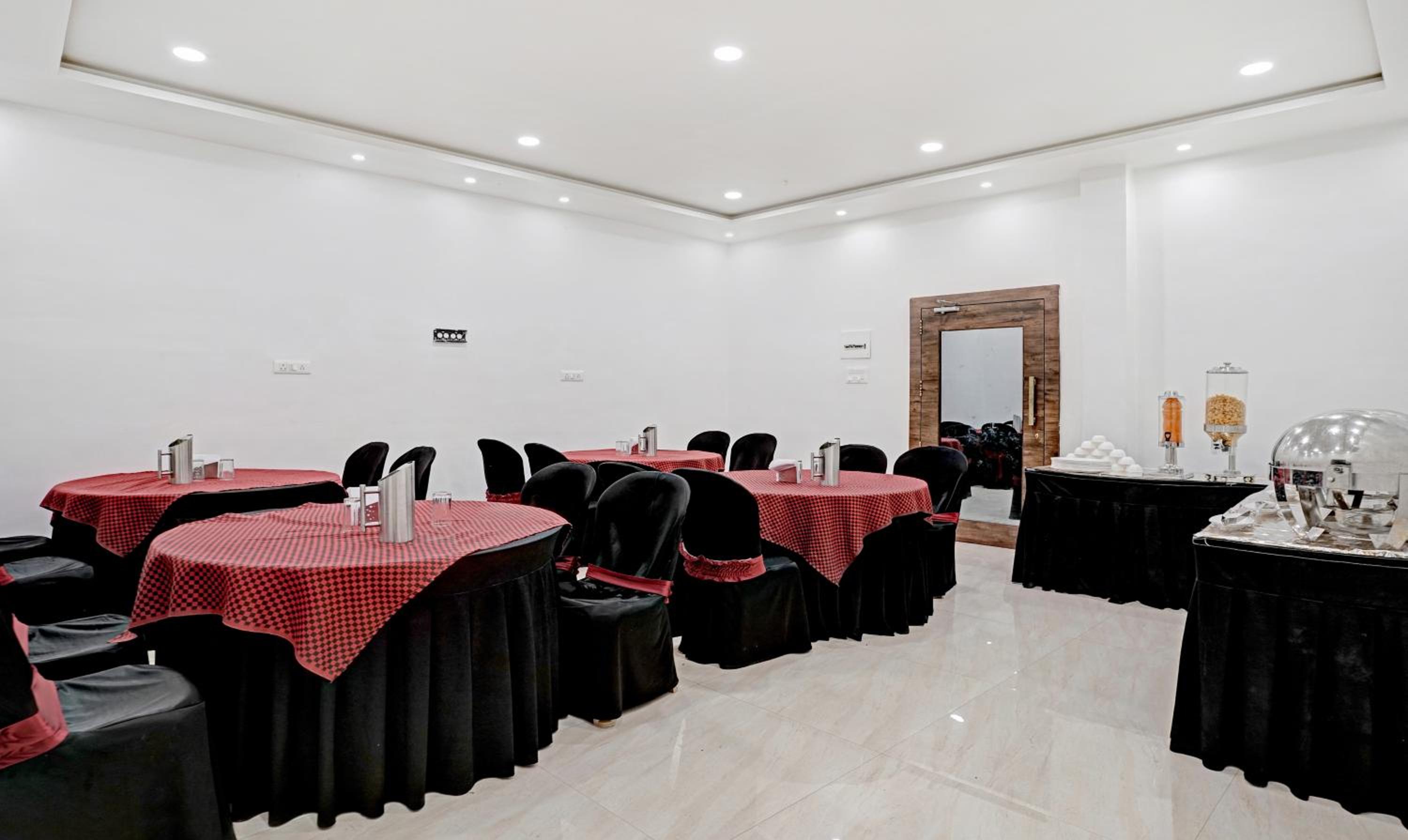 Aurangabad Vacations - Treebo Varsha Palace - Property Image 5