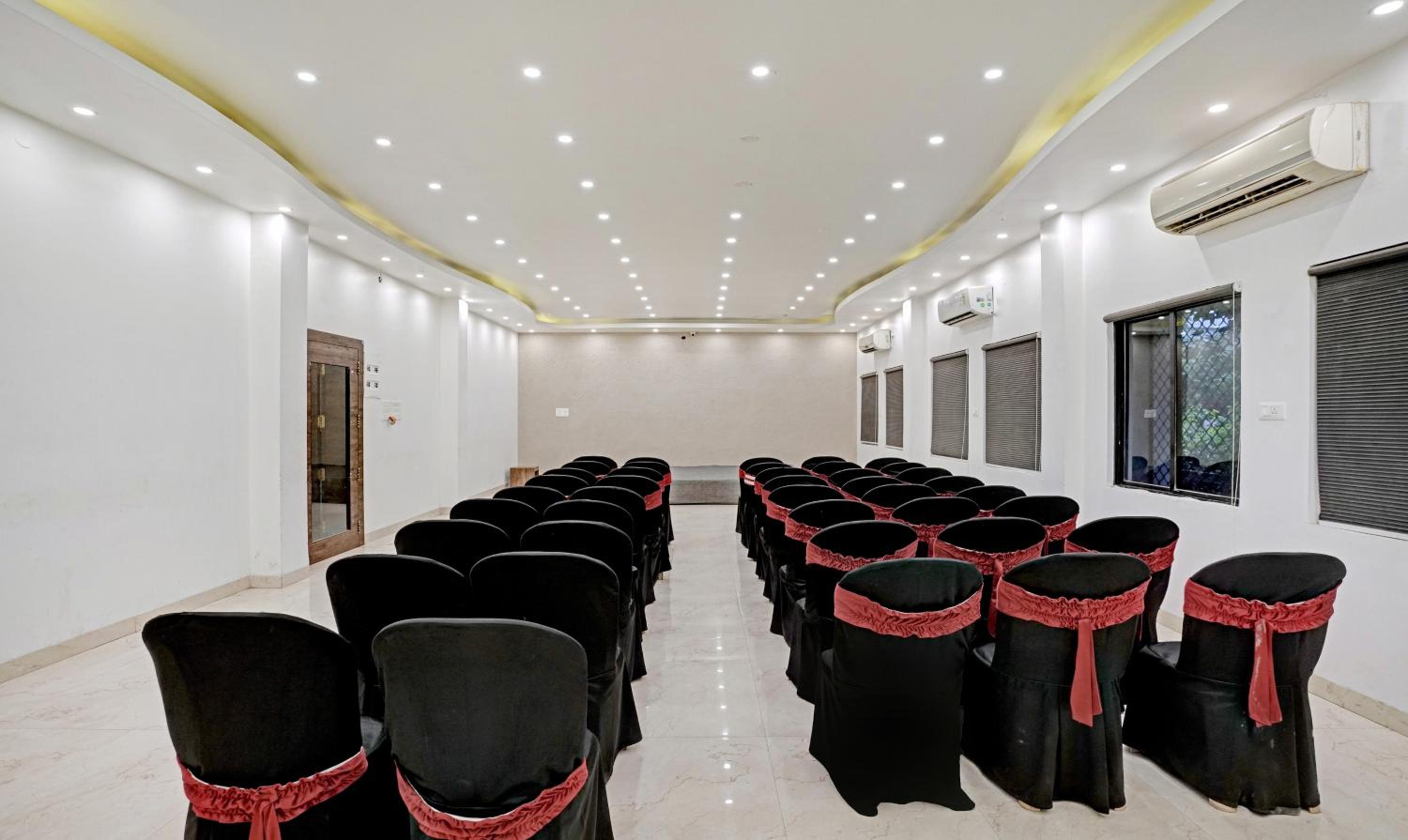 Aurangabad Vacations - Treebo Varsha Palace - Property Image 6