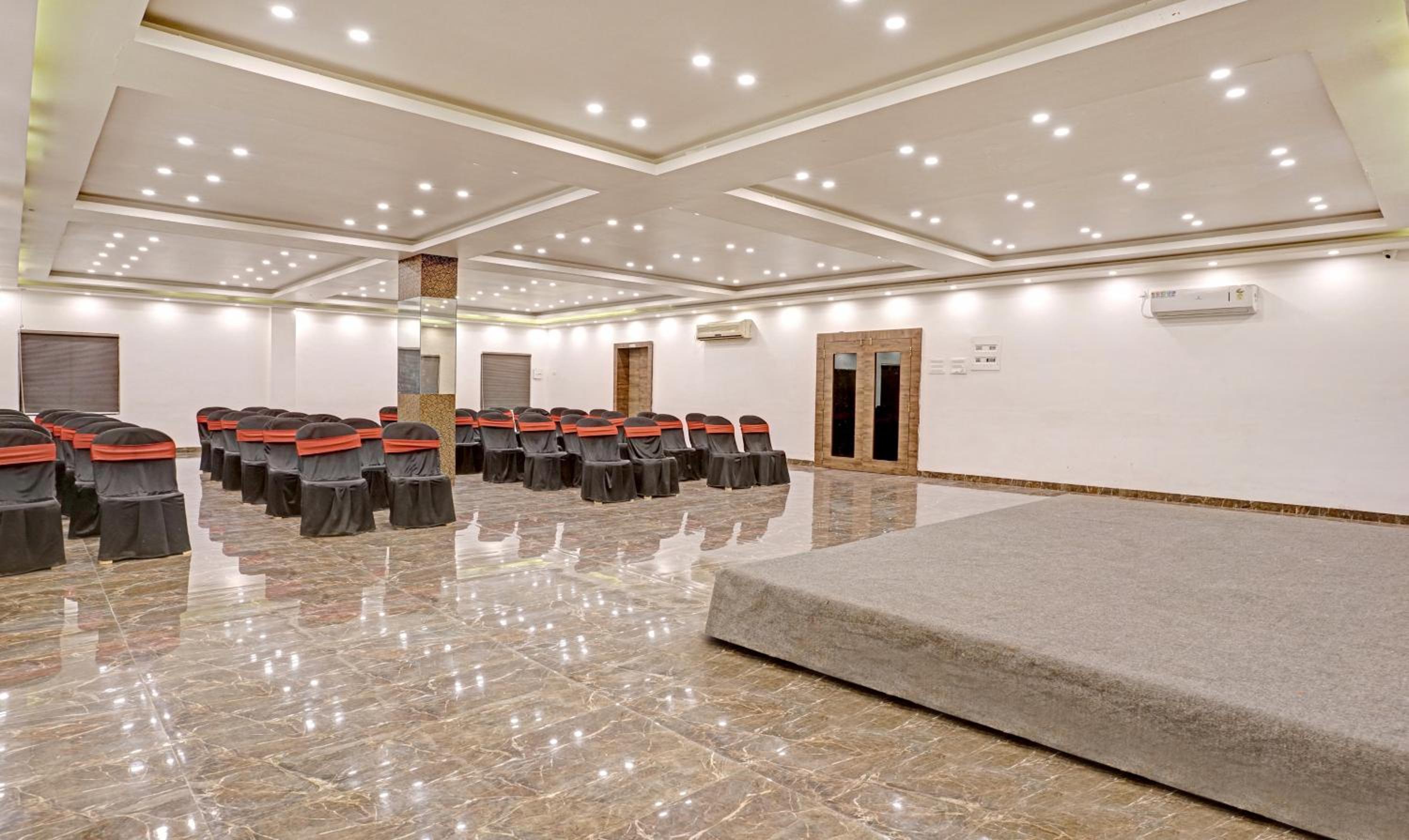 Aurangabad Vacations - Treebo Varsha Palace - Property Image 11
