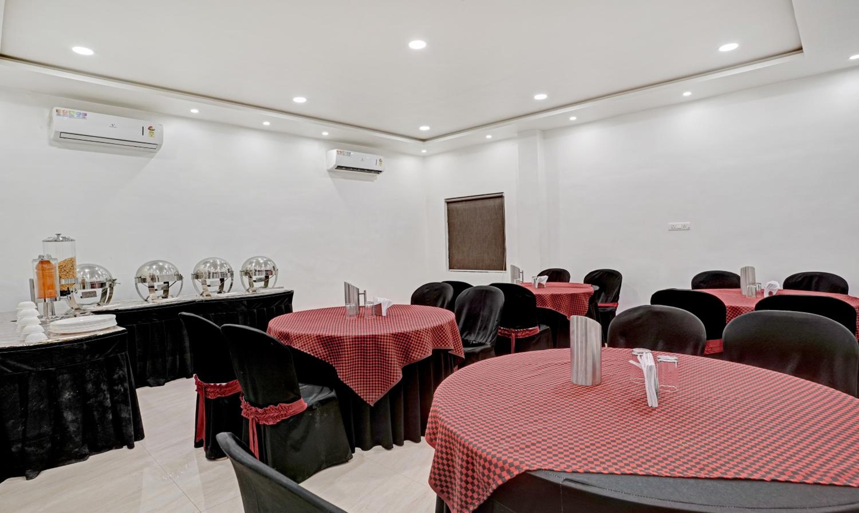 Aurangabad Vacations - Treebo Varsha Palace - Property Image 1