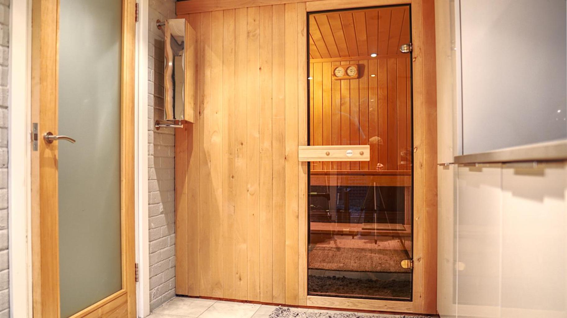Modern Seaside Townhouse feat Sauna near Brighton view 2
