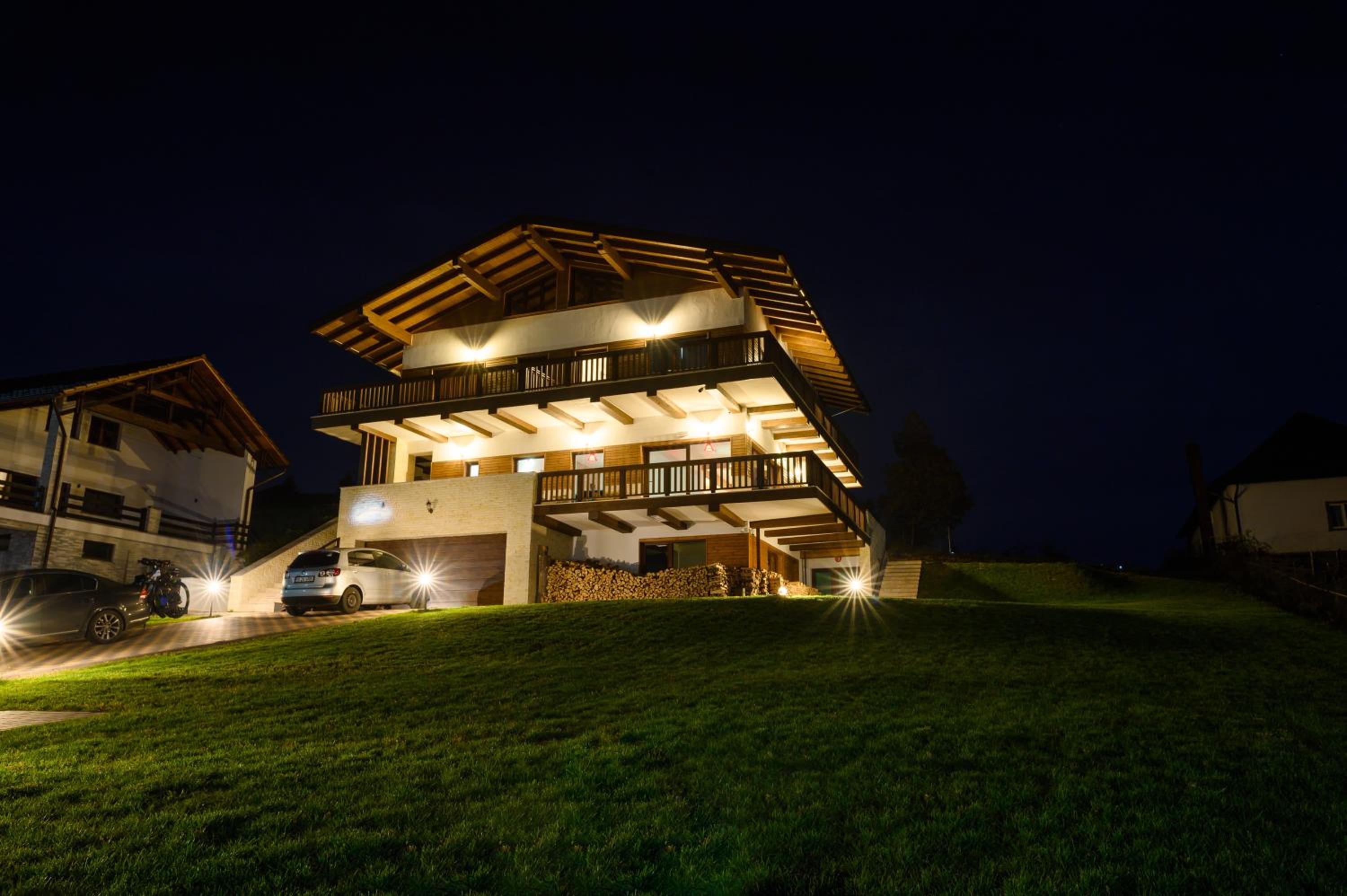 Chalet First Hill