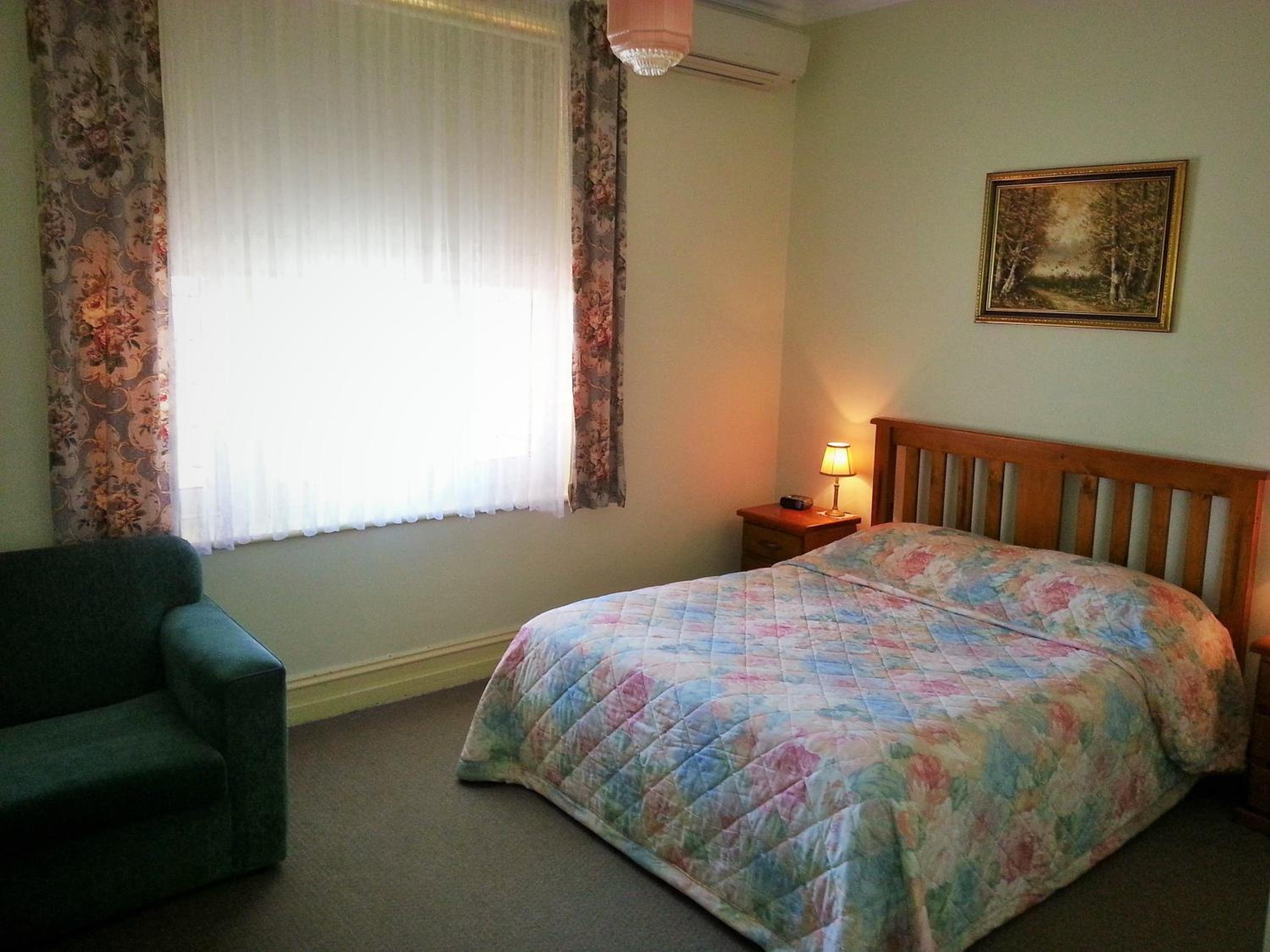 Photo 8