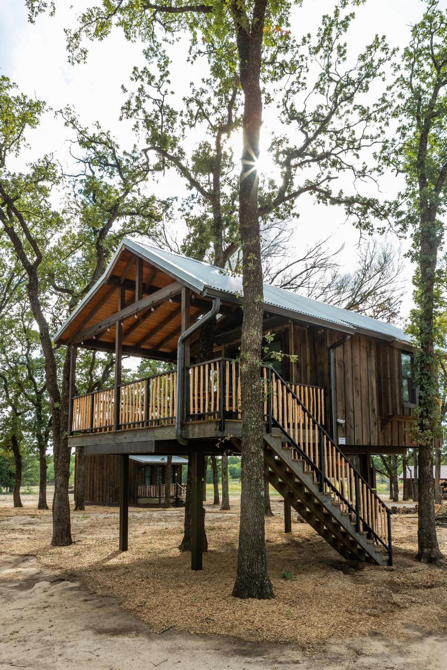 Meadowlark Treehouse 15 MIN to MagnoliaBaylor