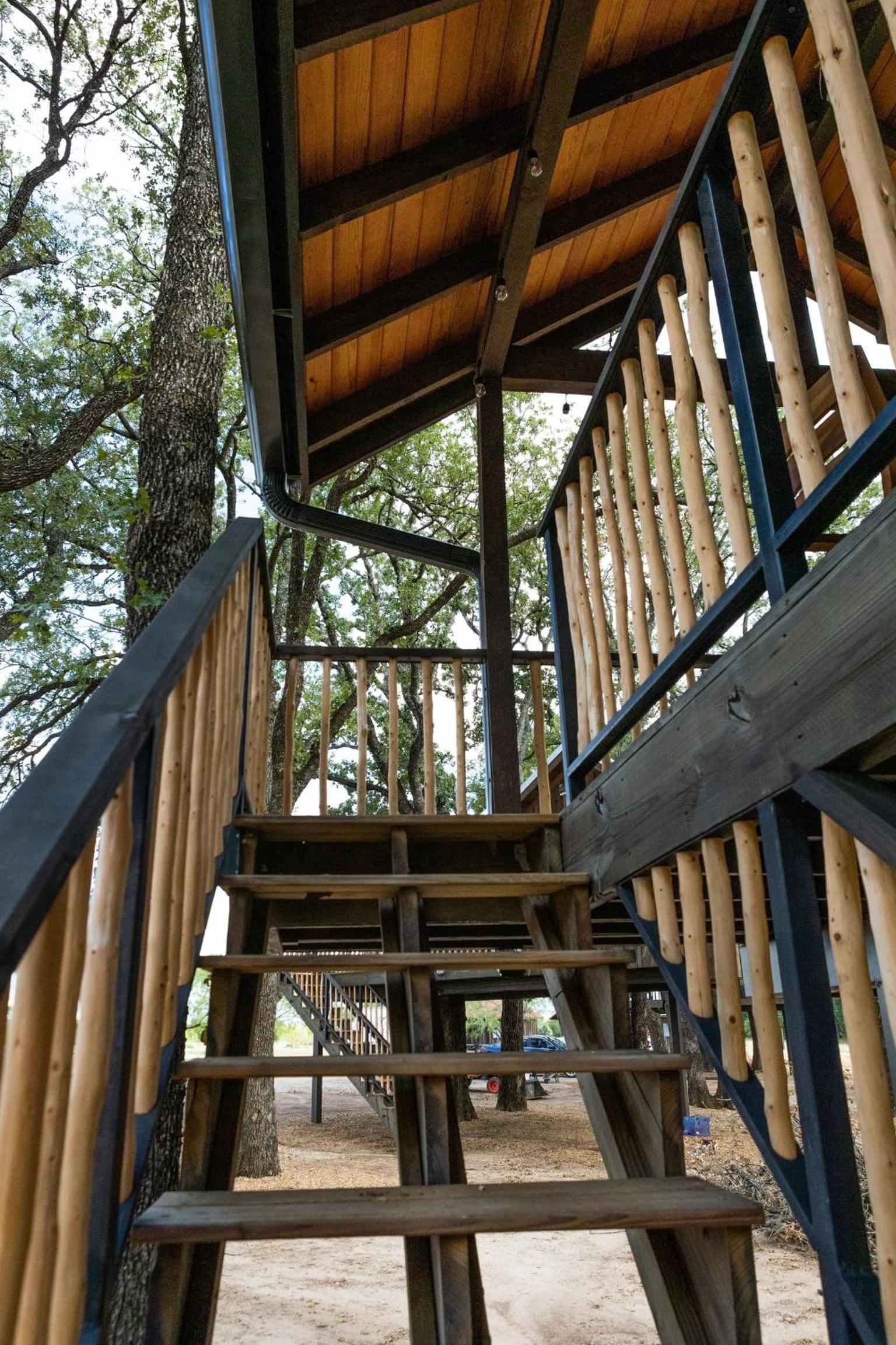 Meadowlark Treehouse 15 MIN to MagnoliaBaylor