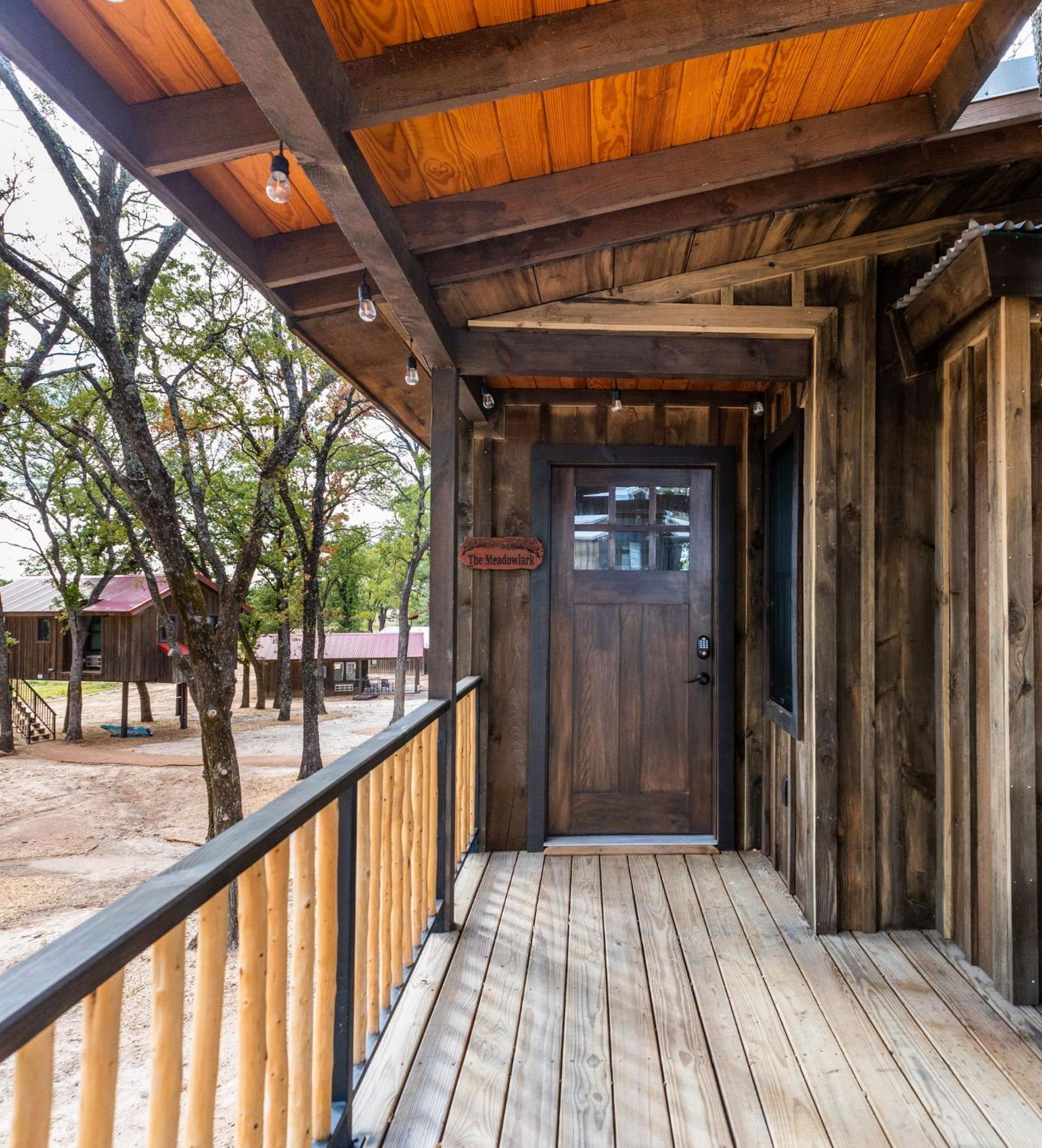 Meadowlark Treehouse 15 MIN to MagnoliaBaylor