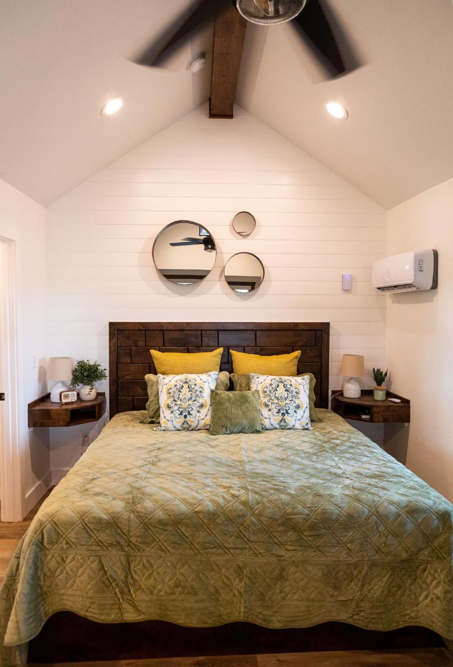 Meadowlark Treehouse 15 MIN to MagnoliaBaylor