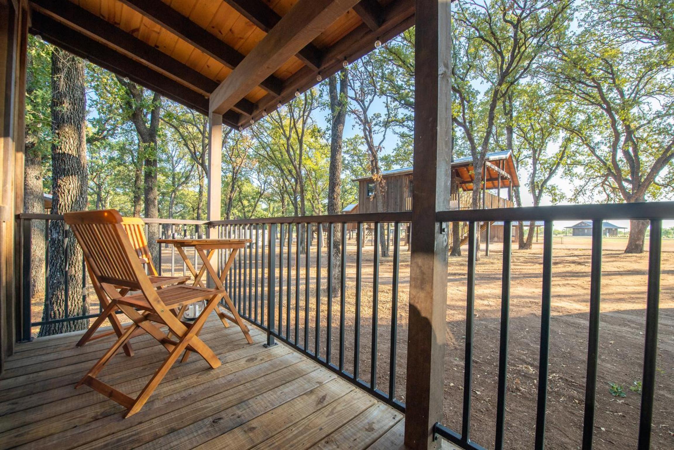 The Goldfinch Cabin 15 MIN to Magnolia Baylor view 3