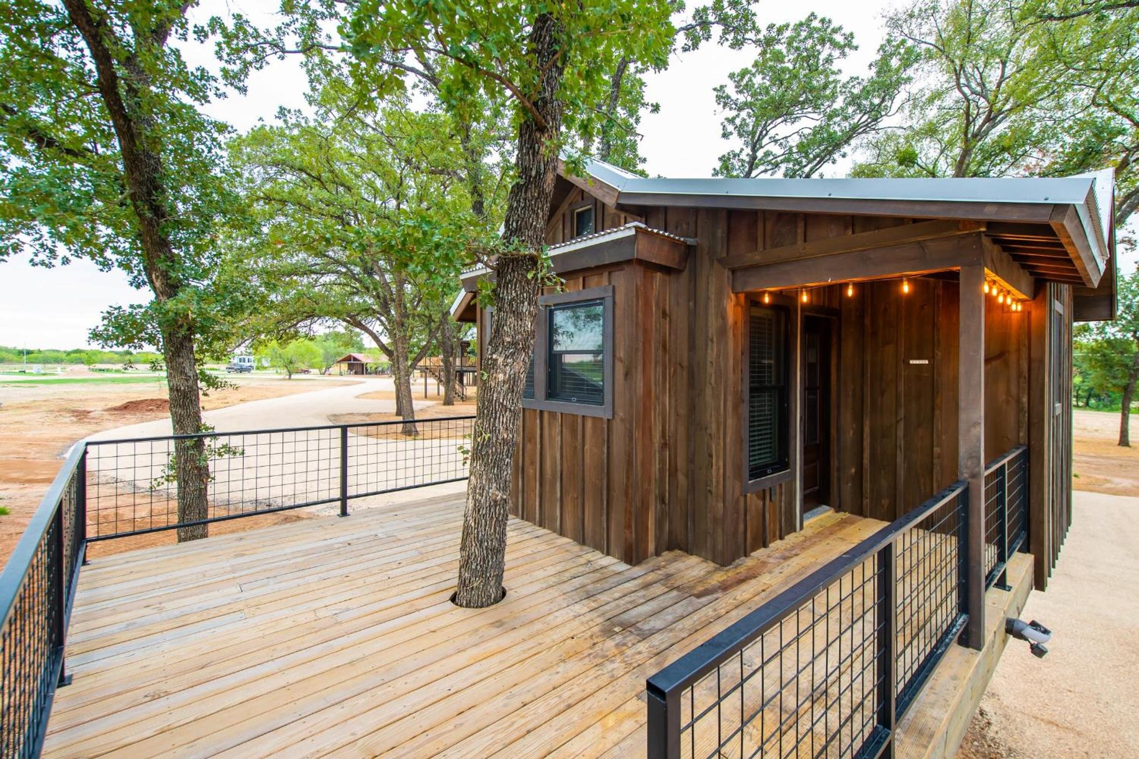 The Wren Treehouse 15 MIN to Magnolia Baylor view 5