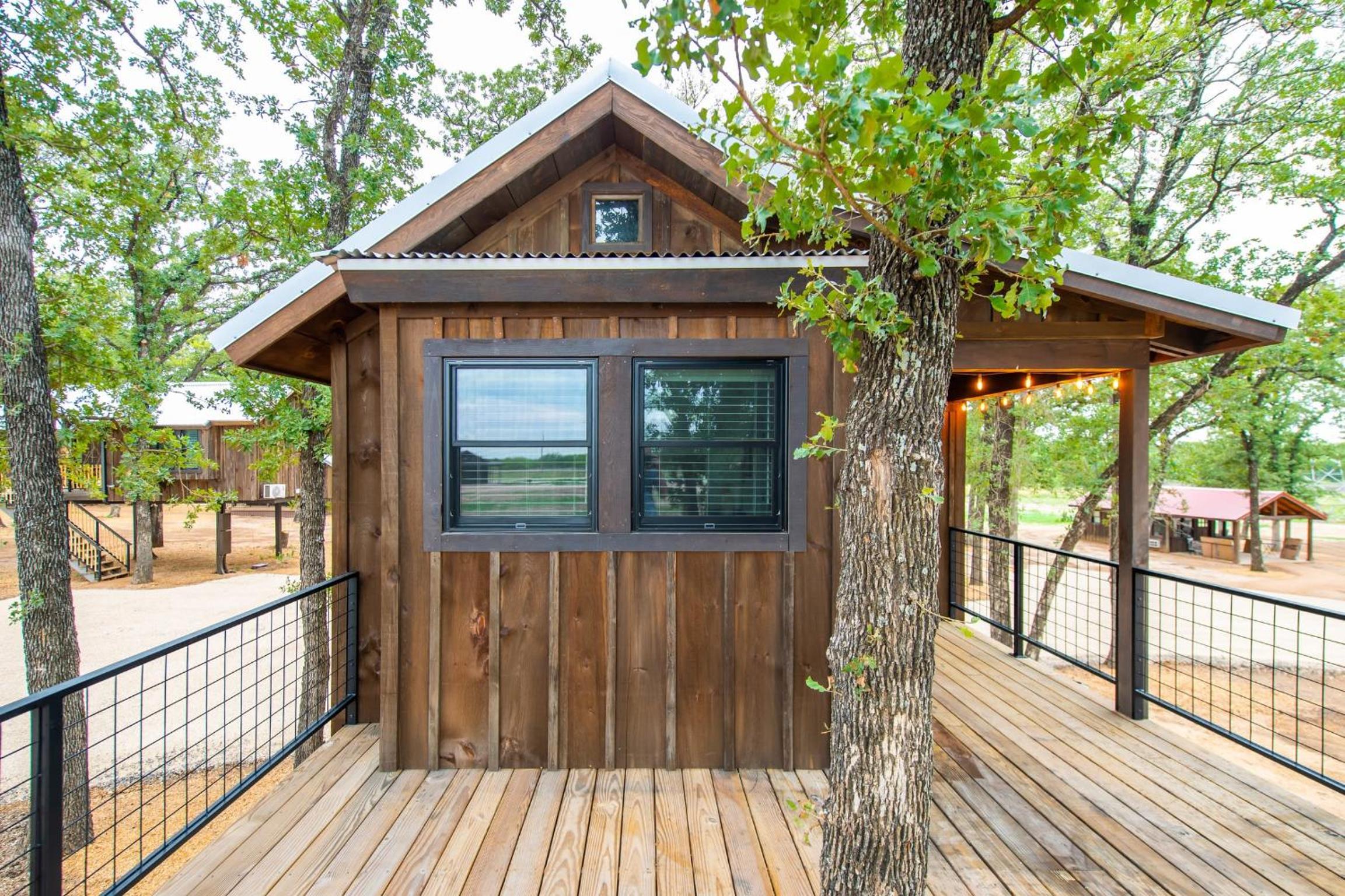 The Wren Treehouse 15 MIN to Magnolia Baylor view 3